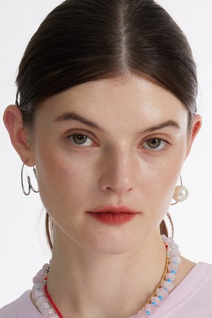 Curvy Silver & Oversized Pearl Earrings_ 곡선 실버와 오버사이즈 진주 귀걸이