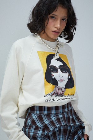 Artistic Muse Graphic Cropped Sweatshirt_ 아티스틱 뮤즈 그래픽 크롭 스웻셔츠