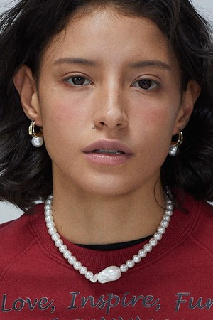 Large Baroque Pearl Pendant Choker Necklace _대형 바로크 진주 포인트 초커 목걸이
