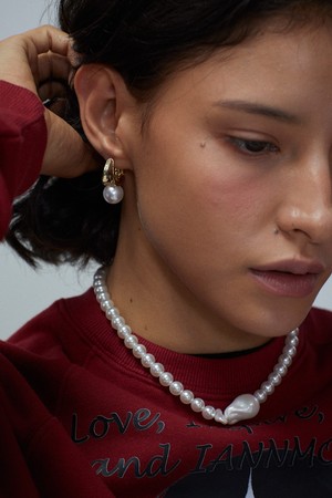 Classic Pearl Drop Earrings_ 클래식 진주 드롭 귀걸이