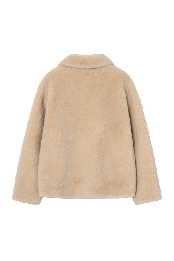 부드러운 양털 소재로 포근함을 선사하는 리얼 양털 데일리 재킷 [베이지]입니다. 가을과 겨울, 쌀쌀한 날씨에 따뜻하게 몸을 감싸주는 두꺼운 두께감의 퍼 재킷입니다. 베이직하고 캐주얼한 스타일로, 일상에서 편안하게 착용하기 좋습니다. 레귤러 핏에 싱글 버튼 여밈으로 깔끔한 실루엣을 연출하며, 긴 소매 기장으로 따뜻함을 더했습니다. 미니멀하고 클래식한 스타일을 선호하는 여성분들께 추천합니다.
