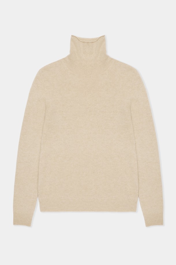 베이직 울 100% 터틀넥 풀오버는 가을과 겨울, 따뜻하고 포근한 데일리룩을 완성해 줄 니트 스웨터입니다. 울 100% 소재로 제작되어 부드러운 촉감과 뛰어난 보온성을 자랑하며, 레귤러핏의 편안한 착용감을 선사합니다. 총 10가지 다채로운 컬러(스카이블루, 아이보리, 오트밀, 베이지, 레드, 라이트그린, 블루, 그레이, 브라운, 블랙)로 출시되어, 클래식, 미니멀, 캐주얼 등 다양한 스타일을 연출할 수 있습니다. 옷의 두께는 두꺼우며, 터틀넥 디자인과 긴 소매 기장으로 따뜻함을 더했습니다. 집콕룩, 산책룩 등 편안한 일상에 활용하기 좋습니다.
