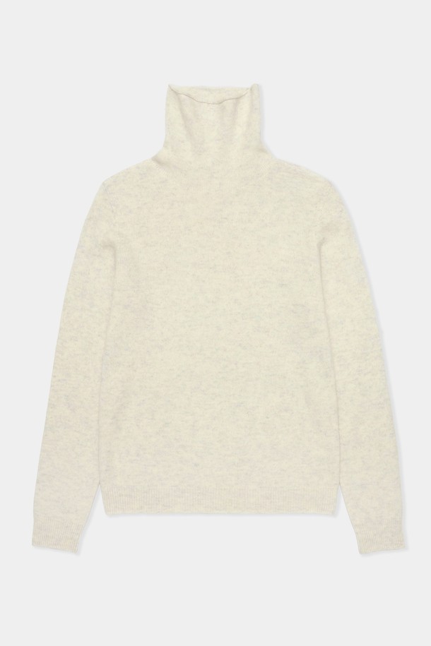 베이직 울 100 터틀넥 풀오버는 부드러운 울 100% 소재로 제작되어 가을, 겨울철 따뜻하고 포근한 착용감을 선사합니다. 레귤러핏에 긴소매, 두꺼운 두께감으로 보온성을 높였으며, 무지 디자인과 10가지 다채로운 컬러(스카이블루, 아이보리, 오트밀, 베이지, 레드, 라이트그린, 블루, 그레이, 브라운, 블랙)로 어떤 룩에도 쉽게 매치할 수 있습니다. 자연스러운 드레이프 실루엣과 터틀넥 디자인으로 클래식, 미니멀, 캐주얼 등 다양한 스타일을 연출할 수 있으며, 겨울 데일리룩, 집콕룩, 산책룩에 활용하기 좋습니다.
