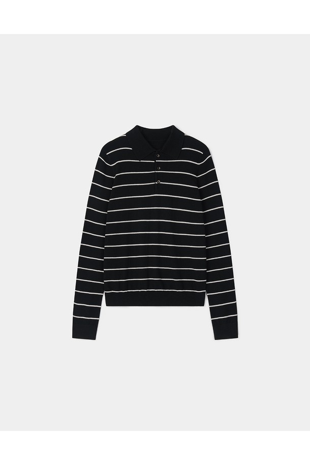 모노 스트라이프 카라 니트 [블랙]은 여성스러운 분위기를 연출하는 상의입니다. 부드러운 촉감의 폴리에스테르, 아크릴, 나일론, 울 혼방 소재로 제작되어 봄, 가을에 착용하기 좋습니다. 루즈핏 디자인과 긴소매, 얇은 두께로 편안함을 선사하며, 클래식한 스트라이프 패턴과 버튼 디테일, 폴로 카라가 특징입니다. 데이트룩, 카페룩, 모임룩 등 다채로운 TPO에 미니멀하고 클래식한 스타일을 더해줍니다.
