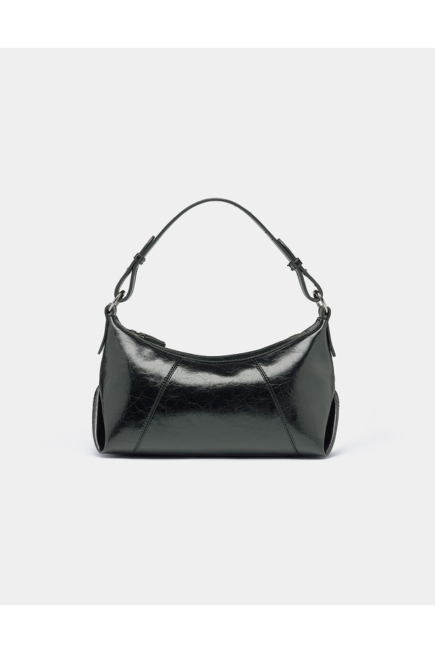 레더 스티치 호보백 [블랙]은 부드러운 합성가죽 소재에 은은한 광택감이 돋보이는 여성 호보백입니다. 미디엄 사이즈의 반원 형태 가방으로, 넉넉한 수납공간과 가벼운 무게로 실용성을 더했습니다. 세련된 옆면 실루엣과 입체적인 라인이 특징이며, 지퍼형 잠금 방식으로 안전하게 소지품을 보관할 수 있습니다. 블랙 컬러에 무지 디자인으로, 베이직하고 캐주얼한 스타일을 연출하며, 스티치 디테일과 실버 부자재, 바닥 스터드로 포인트를 주었습니다. 일상 용도로 미니멀, 캐주얼, 클래식 스타일을 즐겨 입는 분들께 추천합니다.
