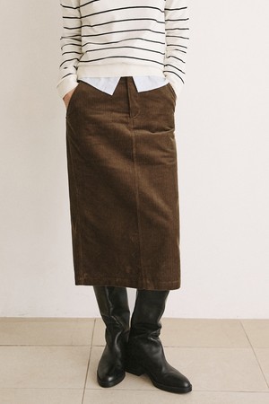 코듀로이 백 슬릿 미디 스커트 [브라운]