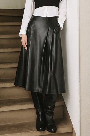 신세틱 소프트 레더 플레어 롱 스커트 [블랙]