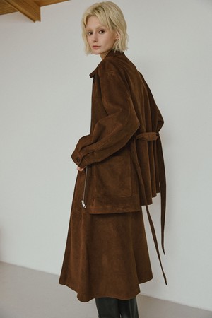 신세틱 스웨이드 벨티드 하프 자켓 [브라운]