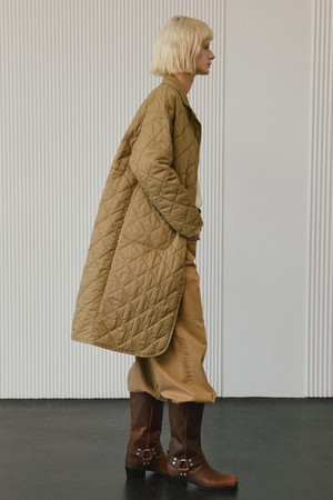 퀼티드 경량 패딩 롱 코트 [그린]