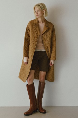 퀼티드 경량 패딩 롱 코트 [브라운]