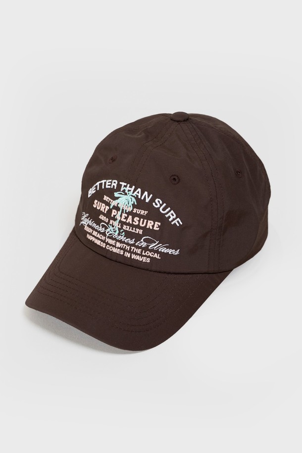 PALM BEACH CAP - BROWN은 아웃도어, 운동, 일상생활에서 활용하기 좋은 캡모자입니다. 브라운 색상의 나일론 소재로 제작되었으며, 12.5cm 챙 넓이와 부드러운 촉감을 자랑합니다. UPF 40+ 자외선 차단, 방수, 통기성, 속건, 항균, 경량 기능을 갖췄으며, TeflonEcoElite & K-Fusion, Ruco-bac med & Tanatex 항균 처리로 기능성을 높였고 사이즈 조절이 가능합니다.
