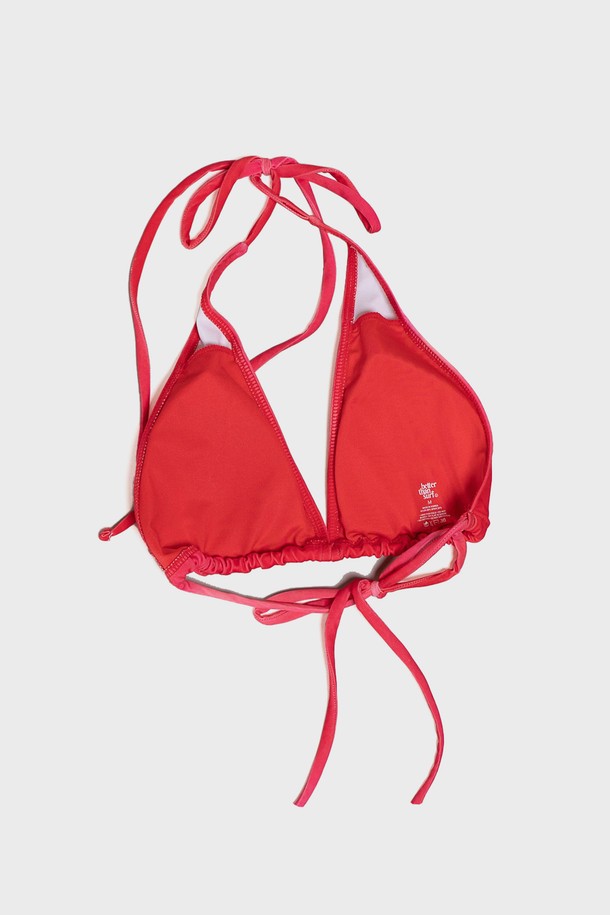 플럼 핑크 컬러의 TAN 비키니 탑은 여름철 수영과 비치웨어에 적합한 여성용 비키니 탑입니다. 폴리에스터와 스판덱스 혼방 소재로 제작되어 속건 기능과 밀착력 있는 핏을 제공하며, 탈부착 가능한 패드와 뒷판 셔링 디테일이 특징입니다. 무지 디자인의 단품으로, 편안함과 스타일을 동시에 만족시키는 아이템입니다.
