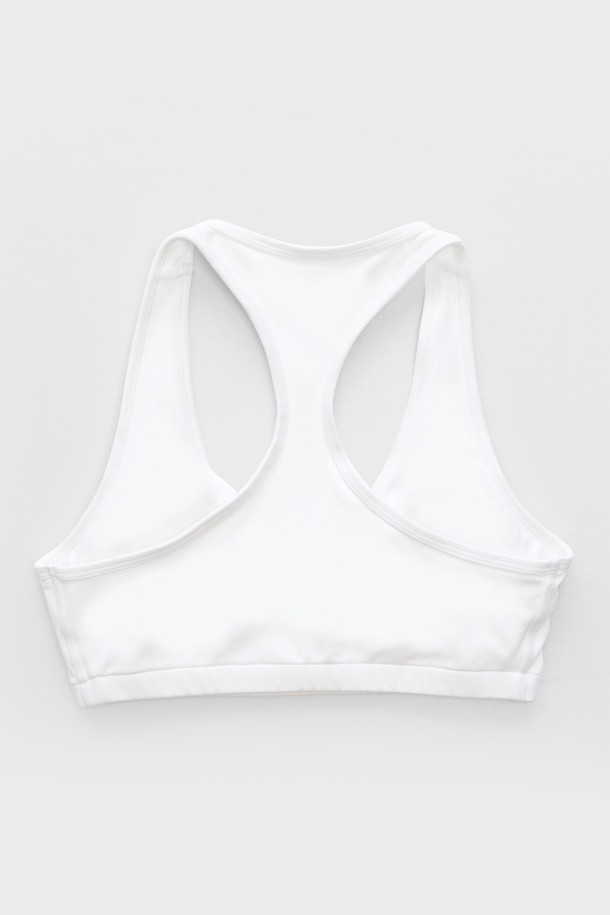 **ACTIVE BRA TOP - WHITE**는 여성용 스포츠 브라탑으로, 피트니스, 요가, 운동 등 다양한 활동에 적합합니다. 흡습, 신축성, 통기성이 뛰어난 나일론과 스판덱스 소재로 제작되었으며, 심리스 디자인에 4방향 스트레치 기능으로 편안한 착용감을 선사합니다. 탈부착 패드와 압박감 있는 착용감, 에어브러시 마감으로 활동적인 움직임에도 안정감을 주며, 우수한 복원력과 형태 유지력으로 오랫동안 변함없이 착용할 수 있습니다.
