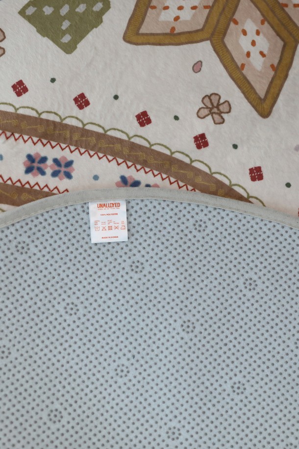 UNALLOYED - 홈패브릭 - ARGYLE PAISLEY RUG / IVORY