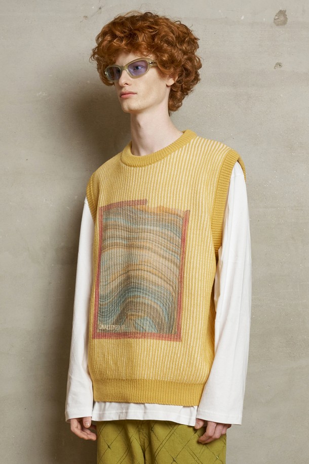 UNALLOYED - 베스트 - STRATUM KNIT VEST / YELLOW