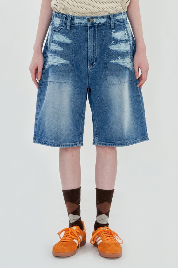 UNALLOYED - 데님 - DESTROYED DENIM SHORTS / BLUE