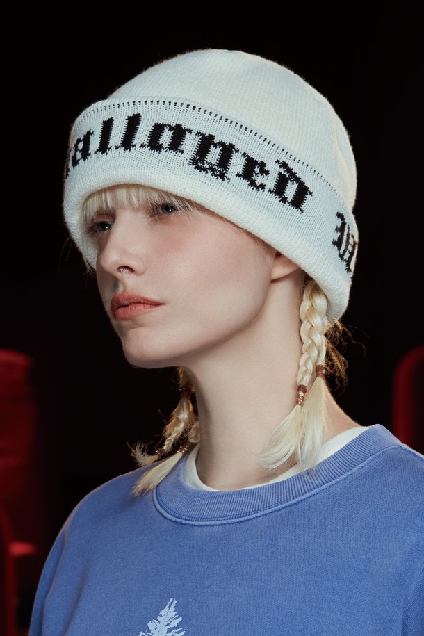 UNALLOYED - 모자 - GOTHIC LOGO BEANIE / IVORY