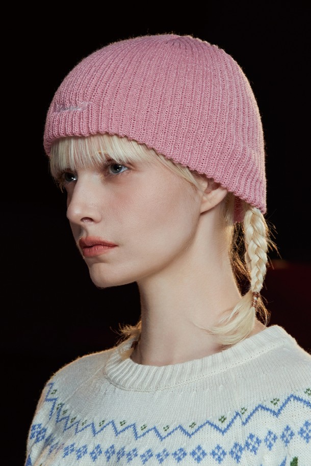 UNALLOYED - 모자 - CLASSIC LOGO BEANIE / PINK