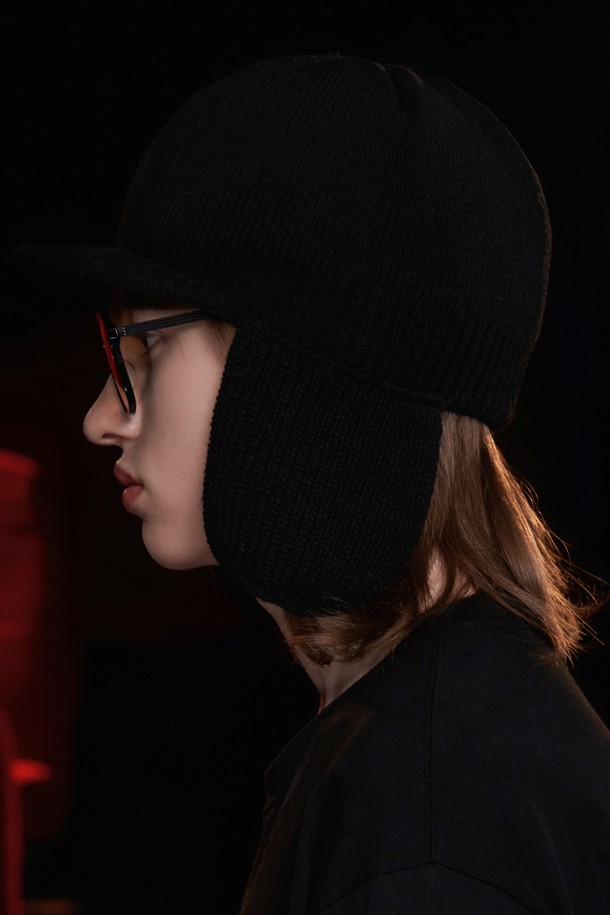 UNALLOYED - 모자 - WOOL KNIT TROOPER HAT / BLACK