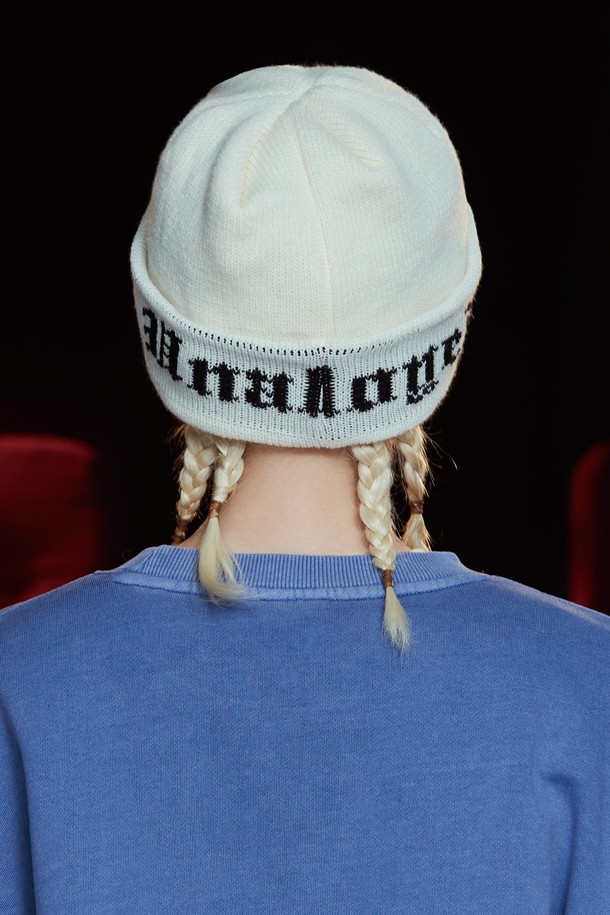 UNALLOYED - 모자 - GOTHIC LOGO BEANIE / IVORY