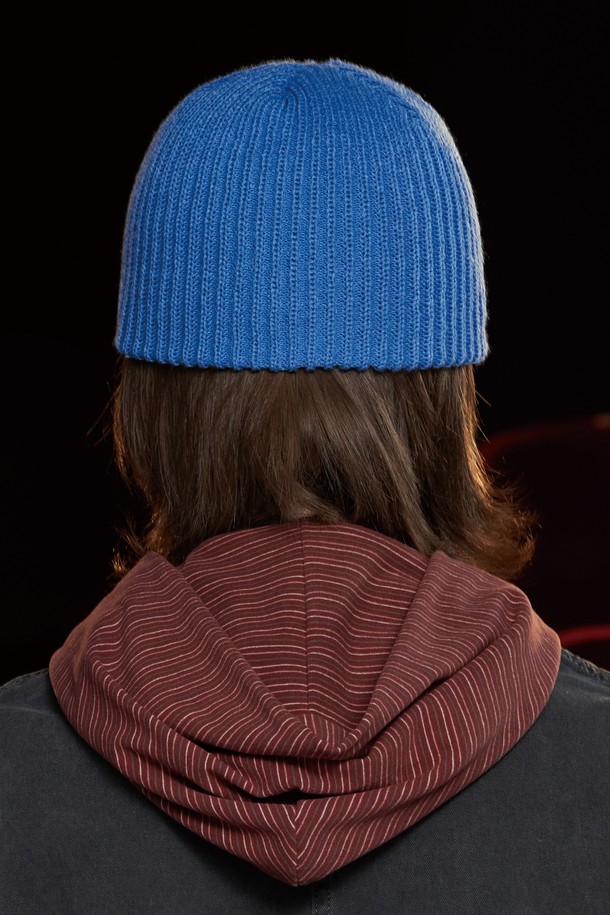 UNALLOYED - 모자 - CLASSIC LOGO BEANIE / BLUE