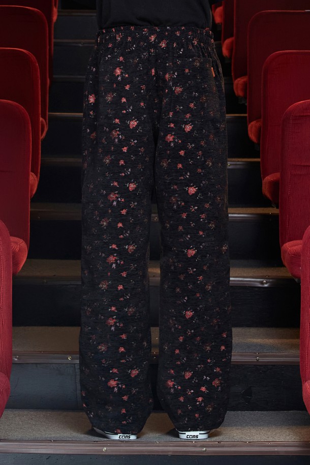 UNALLOYED - 캐주얼팬츠 - FLORAL JACQUARD PANTS / BLACK