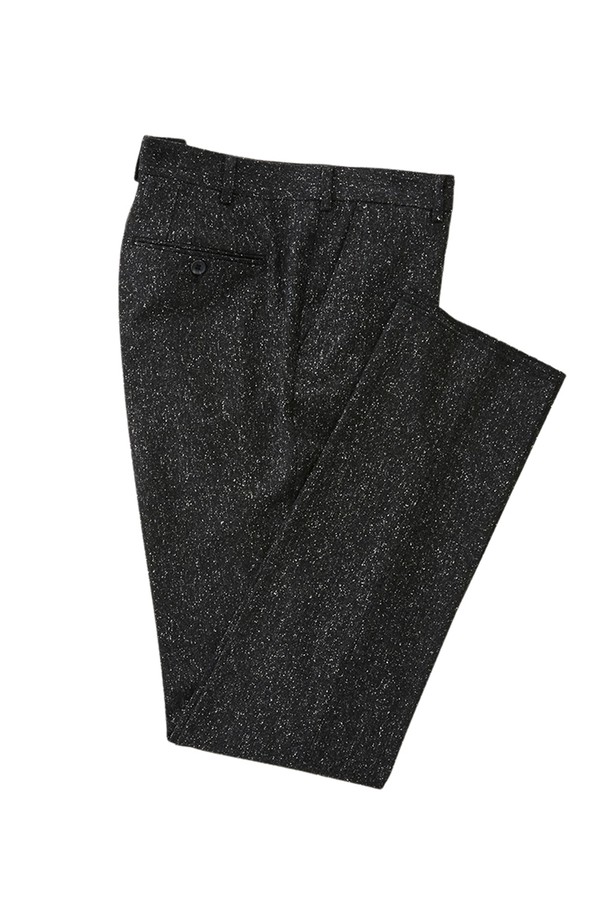 [BLACK LABEL] 클래식핏 MARLANE (마를레인) 홈스펀 수트 팬츠 (블랙)는 포멀한 스타일을 위한 남성 정장 바지입니다. MARLANE (마를레인) 원단을 사용하여 고급스러운 질감을 자랑하며, 블랙라벨 라인으로 출시되어 높은 퀄리티를 보장합니다. 사계절용으로, 오피스룩, 회의룩, 면접룩 등 다양한 TPO에 활용 가능하며, 클래식, 미니멀, 시크 스타일을 연출하기에 좋습니다. 클래식핏 디자인에 긴 기장으로 제작되어, 어떤 상의와도 조화롭게 어울립니다. 홈스펀 패턴이 특징이며, 밴딩 없이 제작되었습니다.
