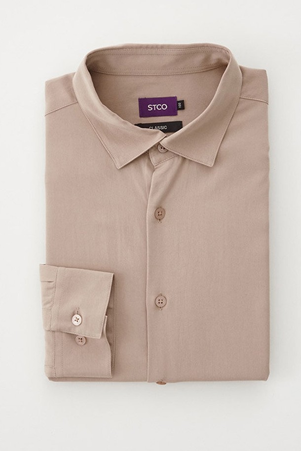 클래식핏 이지포멀 셔츠 (베이지)는 부드러운 레이온 소재로 제작되어 우아한 드레이프성과 편안한 착용감을 선사합니다. 미니멀하고 클래식한 디자인으로 데이트룩, 카페룩, 출근룩 등 다양한 TPO에 활용하기 좋습니다. 깔끔한 실루엣과 긴 소매 기장으로 세련된 스타일을 연출하며, 베이지 컬러는 어떤 옷에도 쉽게 매치되어 활용도를 높입니다. 클래식핏으로 제작되어 편안하면서도 시크한 매력을 더합니다.
