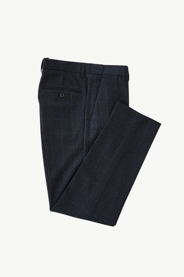 [AWS] 테이퍼드핏 트라베스트 윈도우페인 팬츠 (네이비)는 가을, 겨울 시즌 포멀 및 정장 스타일을 위한 남성용 바지입니다. 클래식하고 미니멀한 디자인으로, 오피스룩, 비즈니스 캐주얼, 회의룩에 적합합니다. 네이비 컬러에 윈도우페인 패턴이 특징이며, 테이퍼드핏으로 세련된 실루엣을 연출합니다. 신축성 있는 소재로 편안한 착용감을 제공하며, 핏은 테이퍼드핏입니다.
