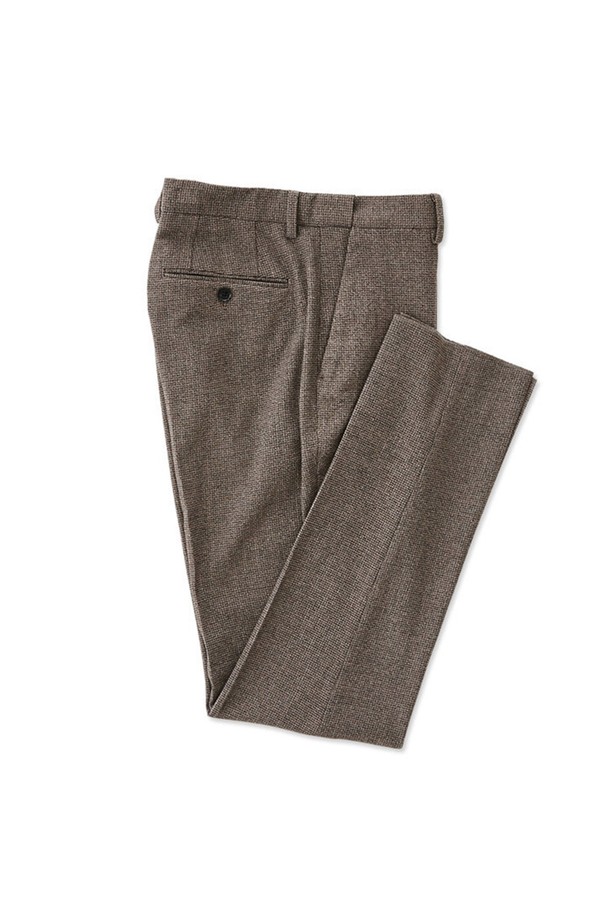 [히든밴딩] 테이퍼드핏 스몰패턴 기모 웜팬츠 (베이지)는 포멀, 클래식 스타일을 추구하는 남성들을 위한 오피스룩 및 비즈니스 캐주얼 팬츠입니다. 가을, 겨울 시즌에 적합하며, 부드러운 촉감의 울, 스판덱스 혼방 소재로 제작되어 편안한 착용감을 선사합니다. 테이퍼드핏으로 다리가 길어 보이는 효과를 주며, 히든 밴딩 처리로 깔끔한 외관을 유지하면서도 허리 1~1.5인치 신축성을 더했습니다. 스몰 패턴과 베이지 컬러가 세련된 느낌을 주어 회의룩으로도 손색없습니다.
