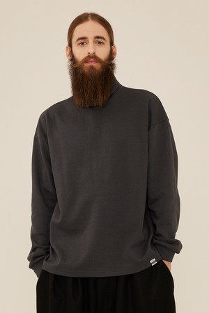 CB OVER TURTLE-NECK T-SHIRT (CHARCOAL)