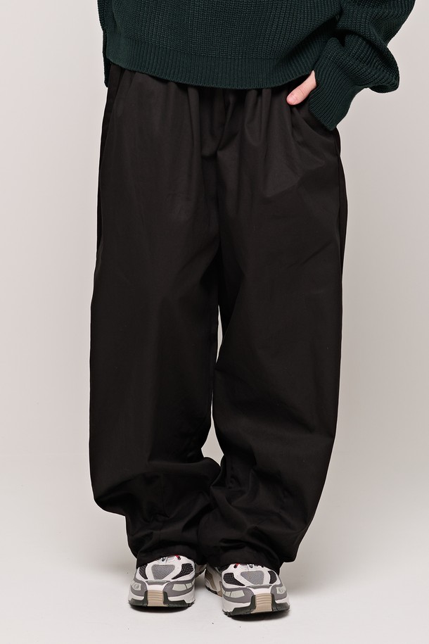 CARGOBROS - 캐주얼팬츠 - CB COTTON ONE TUCK BANDING PANTS (BLACK)