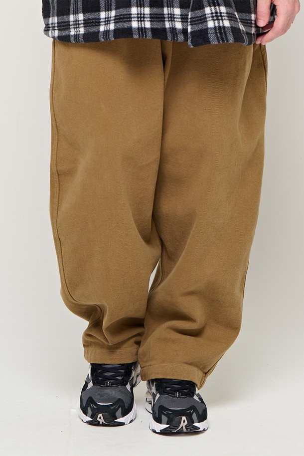 CARGOBROS - 캐주얼팬츠 - CB BASIC NAPPING WIDE BANDING PANTS (BEIGE)