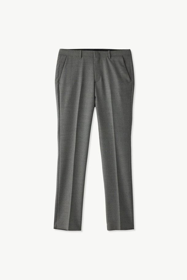 TW 솔리드 수트팬츠 그레이 (클래식)는 남성용 수트팬츠입니다. 포멀, 정장 용도로 제작되었으며 사계절 착용이 가능합니다. 클래식, 미니멀 스타일을 추구하며 오피스룩, 비즈니스 캐주얼, 회의룩에 적합합니다. 레귤러핏의 긴 기장 바지로, 폴리에스테르, 울, 폴리우레탄 혼방 소재로 제작되었습니다. 밑단 수선이 필요한 제품입니다.
