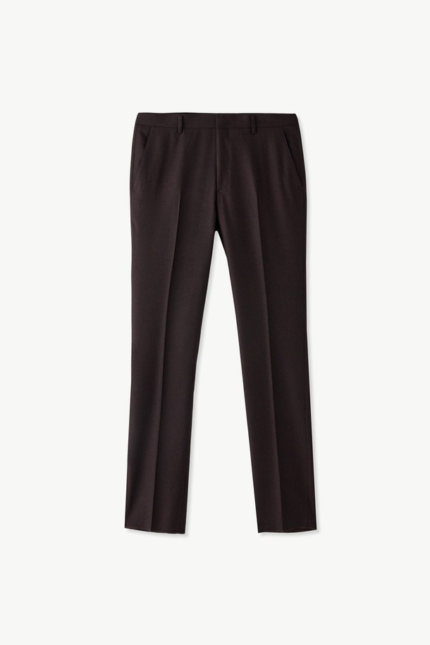 [BLACK LABEL] W100 플란넬 수트팬츠 와인 (더블클래식)은 남성용 수트팬츠로, 가을과 겨울에 착용하기 좋은 포멀하고 클래식한 스타일을 연출합니다. 고급 울 100% 소재로 제작되어 부드러운 촉감과 우수한 드레이프성을 자랑하며, 약간 두꺼운 두께감으로 보온성을 더했습니다. 로열 플란넬 라인으로, 자연스러운 신축성을 제공하여 편안한 착용감을 선사합니다. 오피스룩, 회의룩, 상견례룩 등 격식 있는 자리에 완벽하게 어울리는 상품입니다. 밑단은 미마감 처리되어 있어, 개인의 스타일에 맞춰 기장을 조절할 수 있습니다.
