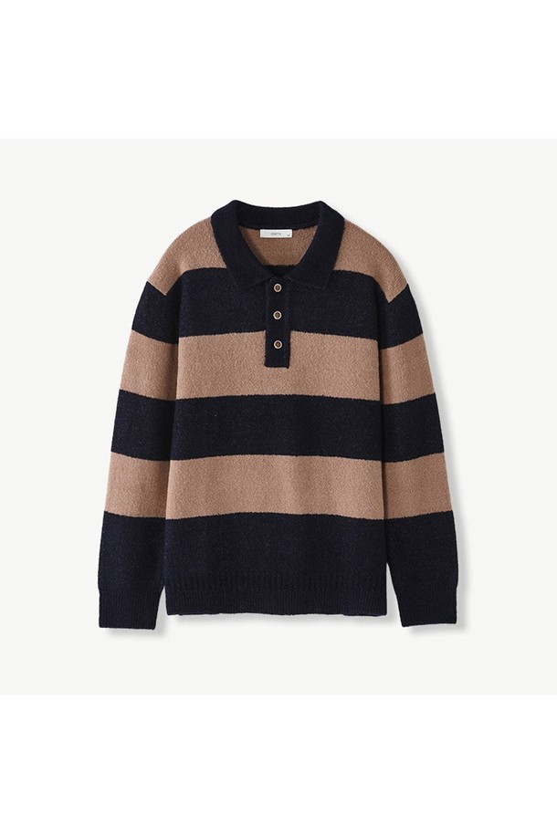 네이비 컬러의 WARM 카라니트 (클래식핏)는 가을과 겨울, 일상에서 어반 트래디셔널 스타일을 연출하기에 적합합니다. 남성용 긴소매 니트로, 클래식 핏과 카라넥 디자인이 특징이며, 스트라이프 패턴으로 포인트를 더했습니다. 비즈니스 캐주얼, 출근룩, 모임룩 등 다양한 TPO에 활용 가능하며, 클래식, 미니멀, 캐주얼 스타일을 즐기는 분들께 추천합니다. 특히 넥 라인과 은은한 스트라이프 패턴이 세련된 분위기를 자아냅니다. 탄탄한 기본 디자인으로 활용도 높은 아이템입니다.
