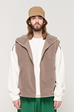 CB FLEECE HOOD VEST (BEIGE)