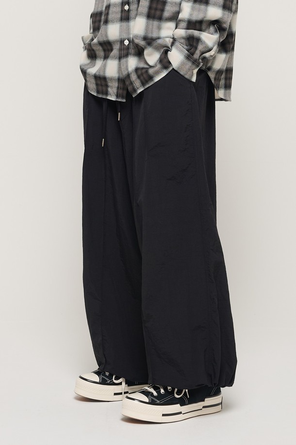 CARGOBROS - 캐주얼팬츠 - WIND PIN TUCK WIDE STRING PANTS (BLACK)