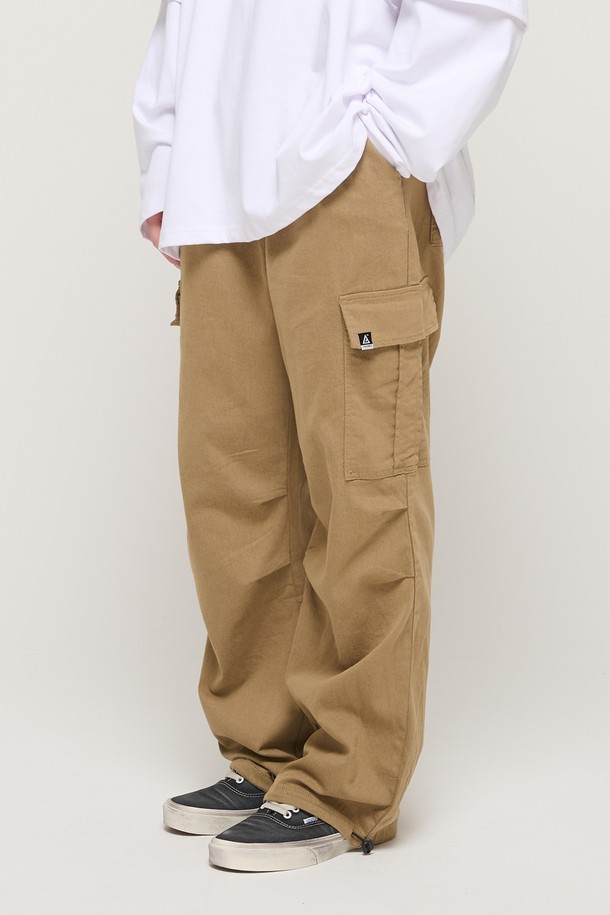 CARGOBROS - 캐주얼팬츠 - [코오롱몰 단독] RELAX WIDE FIT COTTON PARACHUTE CARGO BANDING PANTS (BEIGE)