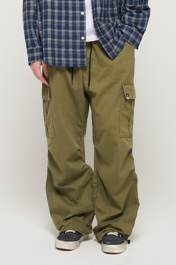 CARGOBROS - 캐주얼팬츠 - [코오롱몰 단독] RELAX WIDE FIT COTTON PARACHUTE CARGO BANDING PANTS (KHAKI)