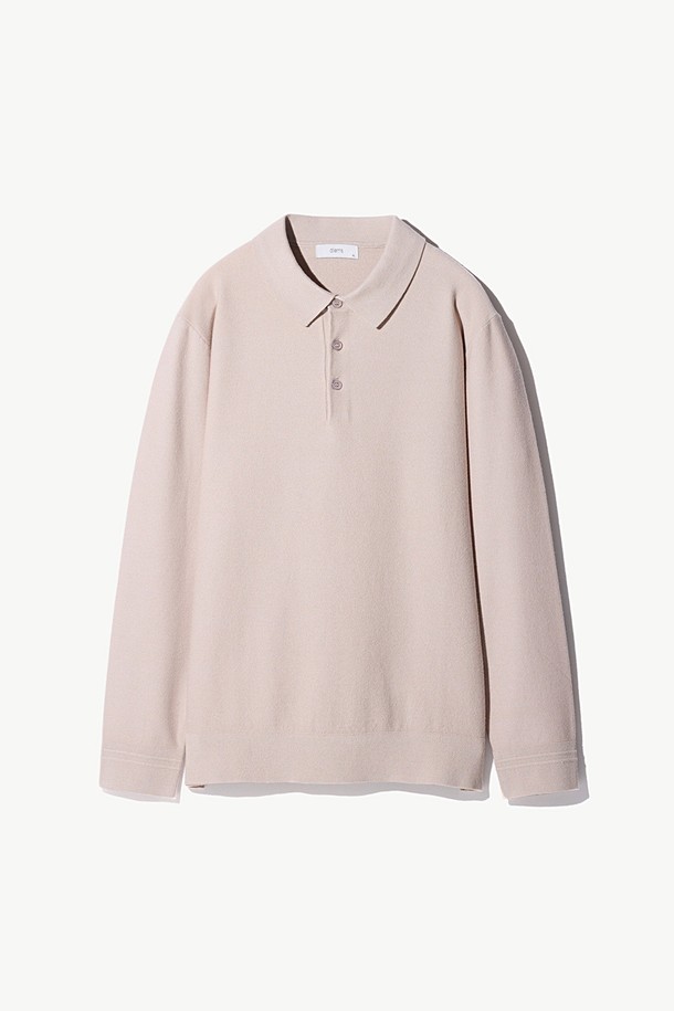 소프트터치_카라 니트 아이보리, 부드러운 촉감이 돋보이는 남성용 니트입니다. 가을, 겨울에 어울리는 얇은 두께감으로 제작되었으며, 베이직한 스타일의 무지 디자인입니다. 레귤러핏으로 편안하게 착용 가능하며, 카라넥 디자인이 세련된 느낌을 더합니다. 폴리에스테르, 나일론, 레이온 혼방 소재로 제작되어 부드러운 착용감을 선사합니다. 미니멀, 클래식, 캐주얼 스타일을 즐겨 입는 분들께 추천합니다.
