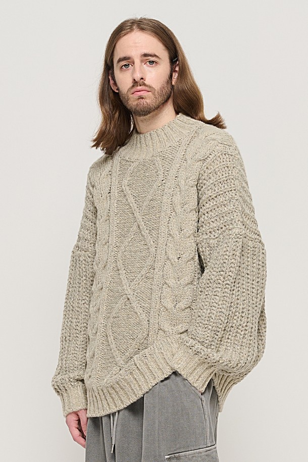 CARGOBROS - 스웨터 - SEMI-OVERSIZE CABLE MOCKNECK SWEATER (GRAY)