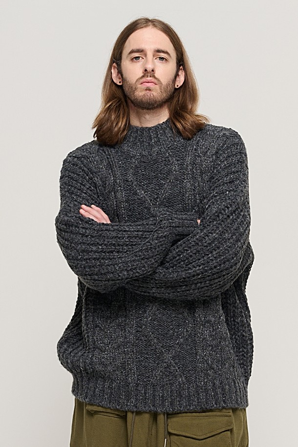 CARGOBROS - 스웨터 - SEMI-OVERSIZE CABLE MOCKNECK SWEATER (CHARCHOL)