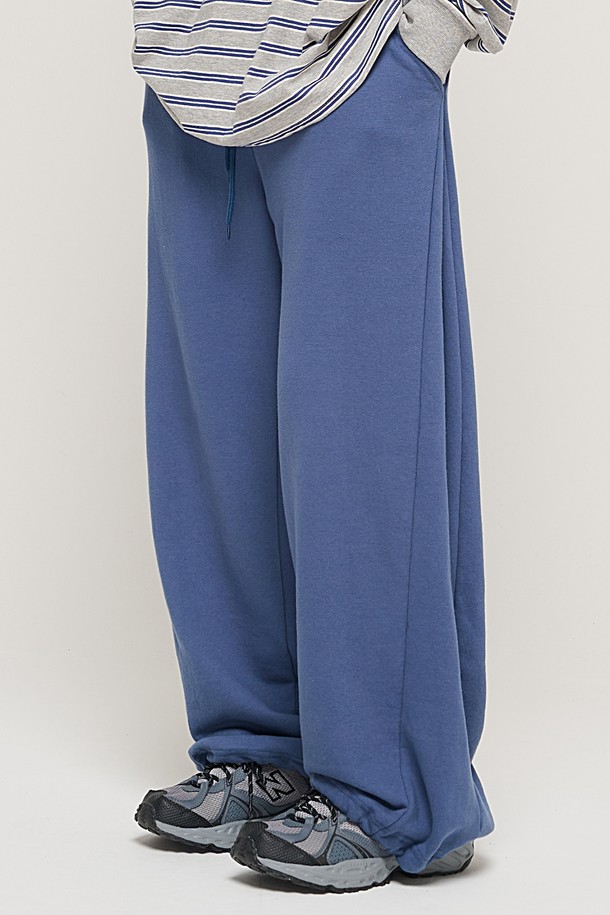 CARGOBROS - 캐주얼팬츠 - SIDE PINTUCK STANDARD SEMI-WIDE STRING PANTS (BLUE)