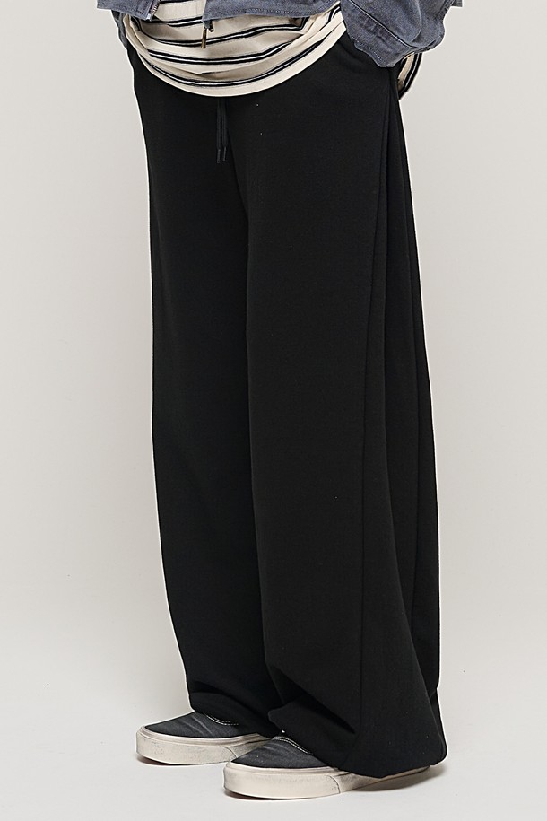 CARGOBROS - 캐주얼팬츠 - SIDE PINTUCK STANDARD SEMI-WIDE STRING PANTS (BLACK)