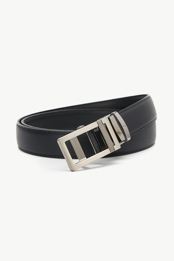 심플 스퀘어 절개 분체 자동 벨트 블랙은 출근룩과 비즈니스 캐주얼에 잘 어울리는 벨트입니다. 미니멀, 클래식, 시크 스타일을 추구하는 분들께 적합하며, 무지 디자인에 스퀘어 버클로 포인트를 더했습니다. 합성가죽과 폴리우레탄 소재로 제작되어 내구성이 뛰어나며, 자동 버클 방식을 사용하여 편리하게 착용할 수 있습니다. 사이즈 조절이 가능하여 편안한 착용감을 제공하는 일상용 벨트입니다. 블랙 색상으로 어떤 스타일에도 무난하게 매치할 수 있어 활용도가 높습니다.
