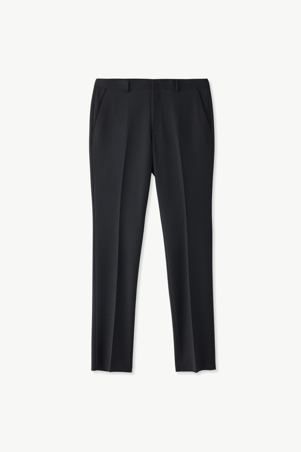 **3X3 크로스핏 사방스판 TW 수트 팬츠 블랙 (슬림핏)**는 남성용 수트 팬츠입니다. 블랙 컬러에 봄, 가을에 착용하기 적합하며, 포멀하고 클래식한 스타일을 연출합니다. 사방스판 소재로 제작되어 편안한 착용감을 제공하며, 슬림핏 디자인으로 날씬한 실루엣을 강조합니다. 오피스룩, 비즈니스 캐주얼, 회의룩 등 다양한 TPO에 활용 가능합니다. 밑단 수선이 필요한 제품입니다.
