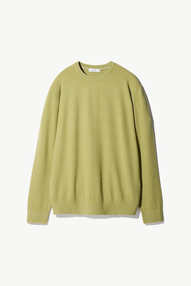 부드러운 촉감이 돋보이는 남성용 소프트터치 라운드 니트 그린입니다. 봄, 가을에 입기 좋은 얇은 두께감으로, 레귤러핏의 편안한 착용감을 선사합니다. 라운드넥 디자인과 무지 패턴으로 미니멀, 클래식, 캐주얼 스타일 연출에 용이합니다. 데이트룩 또는 카페룩에 매치하여 세련된 분위기를 더할 수 있습니다. 폴리에스테르, 나일론, 레이온 혼방 소재로 제작되어 부드러운 감촉을 자랑합니다.
