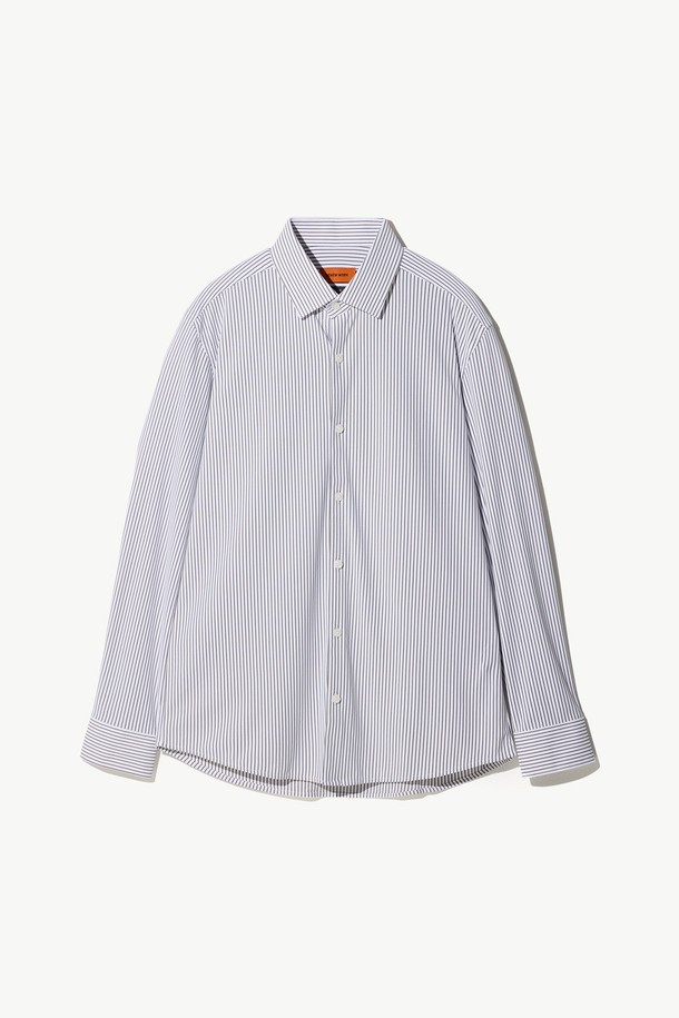 [쭉] 트리코트 스트라이프 셔츠 베이지는 남성용 슬림핏 셔츠입니다. 봄, 여름 시즌에 적합하며, 베이직한 스타일에 맞춰 제작되었습니다. 부드러운 촉감의 폴리에스테르 소재로 제작되었으며, 신축성과 구김 방지, 복원력이 뛰어납니다. 세미와이드 카라와 긴 소매, 얇은 두께로 디자인되었으며, 고밀도 원단으로 쾌적하게 착용 가능합니다. 출근룩, 비즈니스 캐주얼, 데이트룩 등 다양한 TPO에 활용할 수 있으며, 클래식, 미니멀, 캐주얼 스타일을 연출하기 좋습니다.
