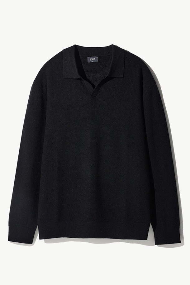 찰떡_와플 와플조직 오픈카라 니트 블랙 (세미오버핏)는 남성용 상의 니트/스웨터입니다. 가을, 겨울에 어울리는 블랙 컬러의 제품으로, 베이직하고 캐주얼한 스타일을 연출할 수 있습니다. 레이온, 폴리에스터, 나일론 혼방 소재로 제작되어 부드러운 촉감과 우수한 신축성, 복원력을 자랑하며, 늘어짐 없이 오랫동안 착용 가능합니다. 와플 패턴의 긴소매 오픈카라 디자인에 세미오버핏으로, 겨울 데일리룩이나 데이트룩에 활용하기 좋습니다. 캐주얼, 미니멀, 클래식 스타일을 선호하는 분들께 추천합니다.
